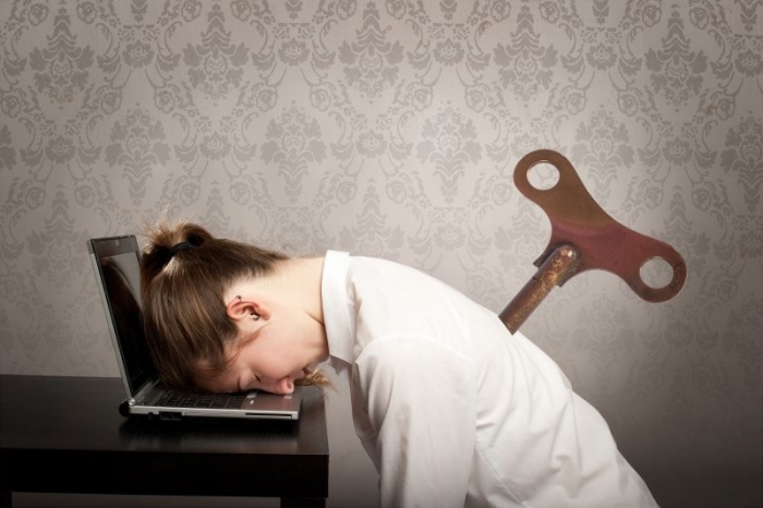 Спишь и падаешь – из-за чего могут возникать судороги во время сна